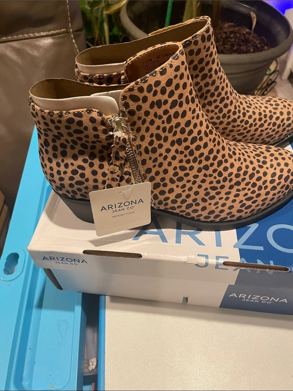 Arizona Jean Company Tan and Black Spotted Ankle Booties